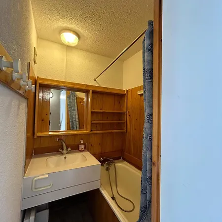 - Inout - 5 Beds Flat P-408