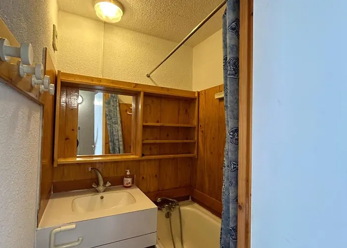- Inout - 5 Beds Flat P-408